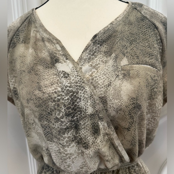 Wilfred Aritzia Y2K Snakeskin Peplum Top (Size Medium) - Picture 5 of 8
